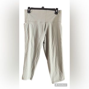 NWT Athleta Salutation Stash Capri // XL